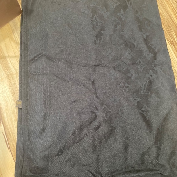 Louis Vuitton Silk Monogram Scarf - Picture 5 of 7